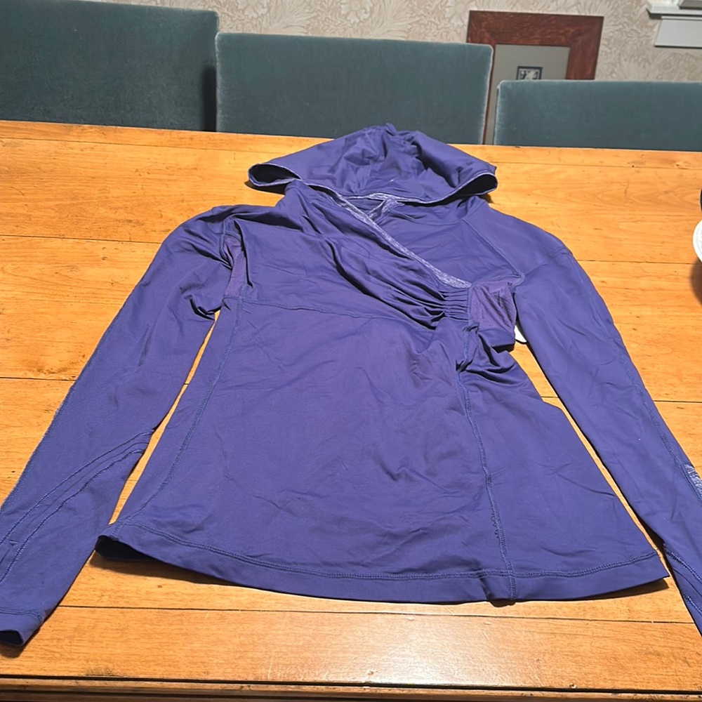 Great used condition, Lululemon crossbody front from w/hoodie/holes/and ponytail